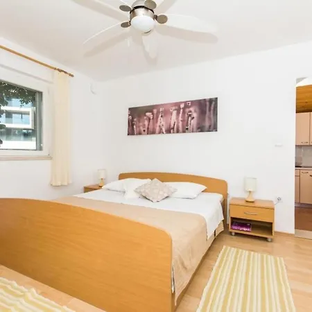 דירה & Jokovic-comfort Studio With Terrace And Partial ... *
